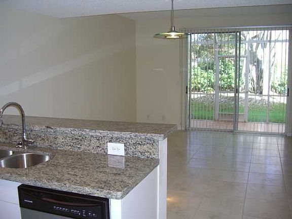 5th image of 840 Sorrento Dr #840