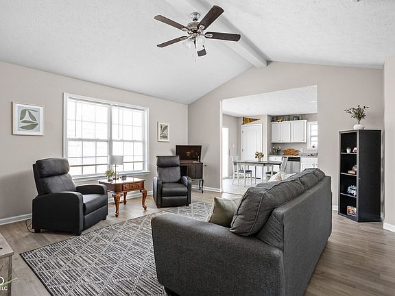 3rd image of 762 Courtney Cir