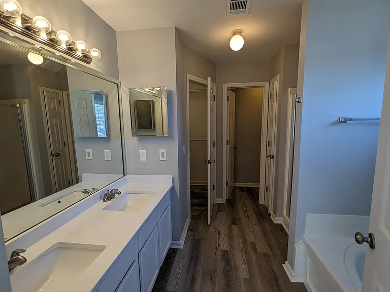 4713 Derbyshire Dr — Photo 9