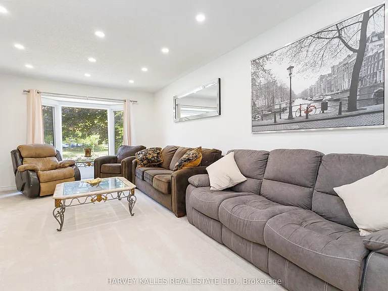 223 Sunnyside Dr — Photo 12