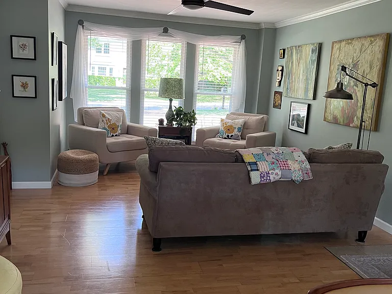 217 Pebble Glen Dr — Photo 5