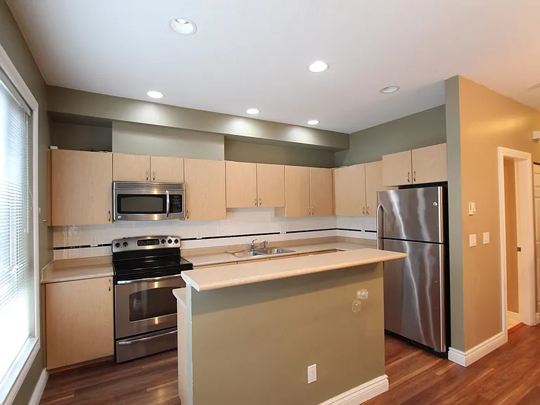 160 Pembina St #33 — Photo 5