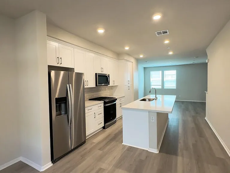 1529 Stratus Dr — Photo 2