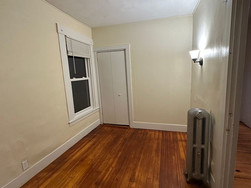 Secondary bedroom or office