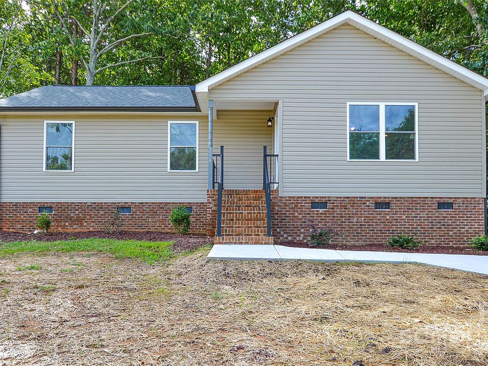 1st image of 214 Aspen Dr