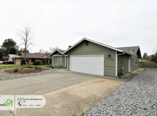 3712 Canterbury Dr, Redding, CA 96002