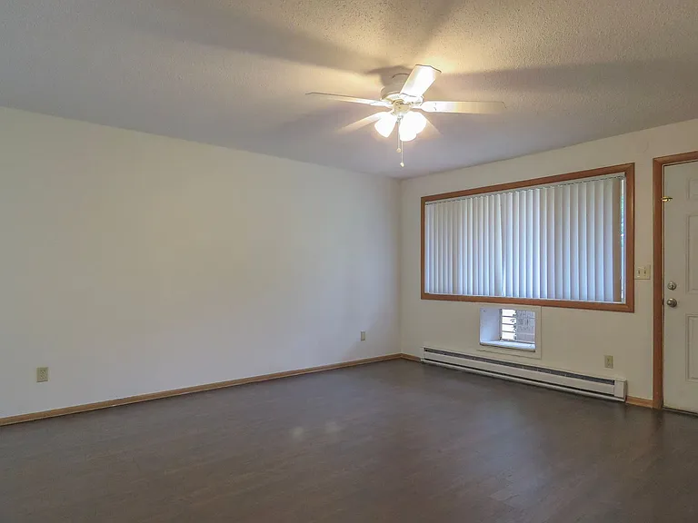 17920 SE Stark St — Photo 4