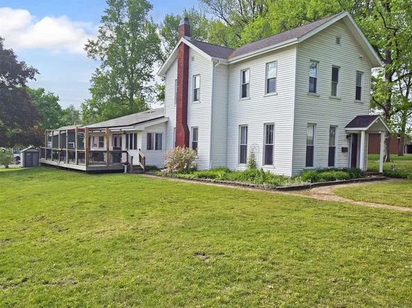 307 NW Cross St, Mount Sterling, IL 62353