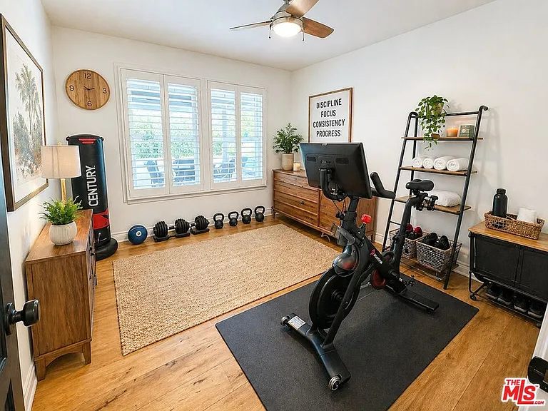 5245 Ventura Canyon Ave — Photo 14