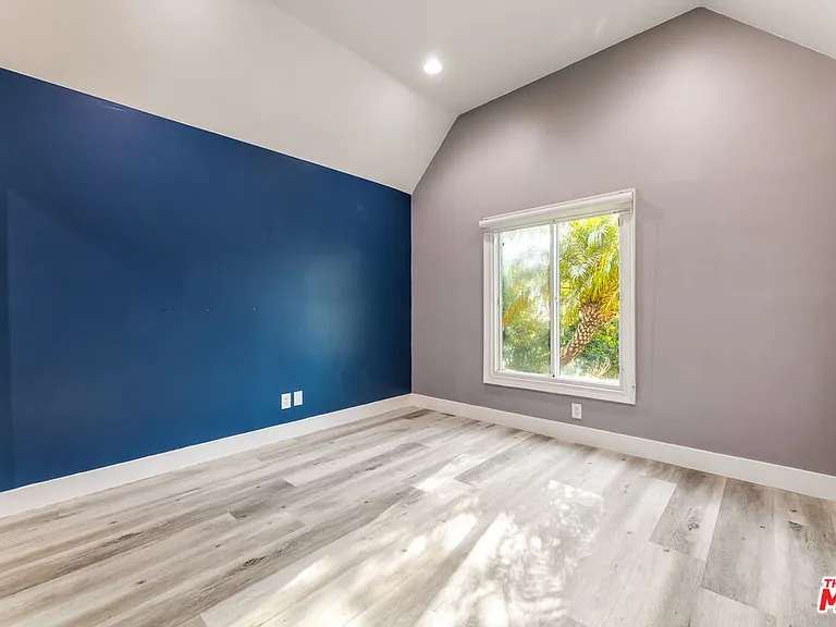 1112 S Highland Ave — Photo 15