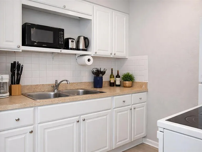 501 S Magnolia Ave #4 — Photo 6