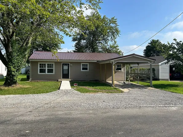 103 Berry St, Cisne, IL 62823