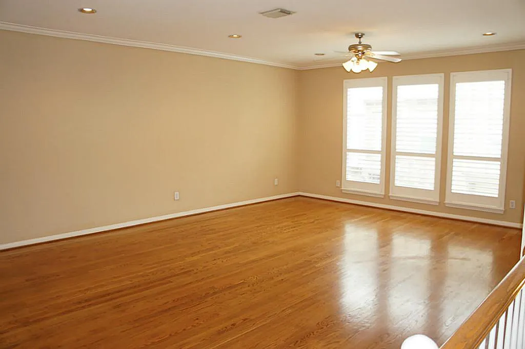 3 bed, 2.5 bath, 1927 sqft, $2,500 — Photo 3