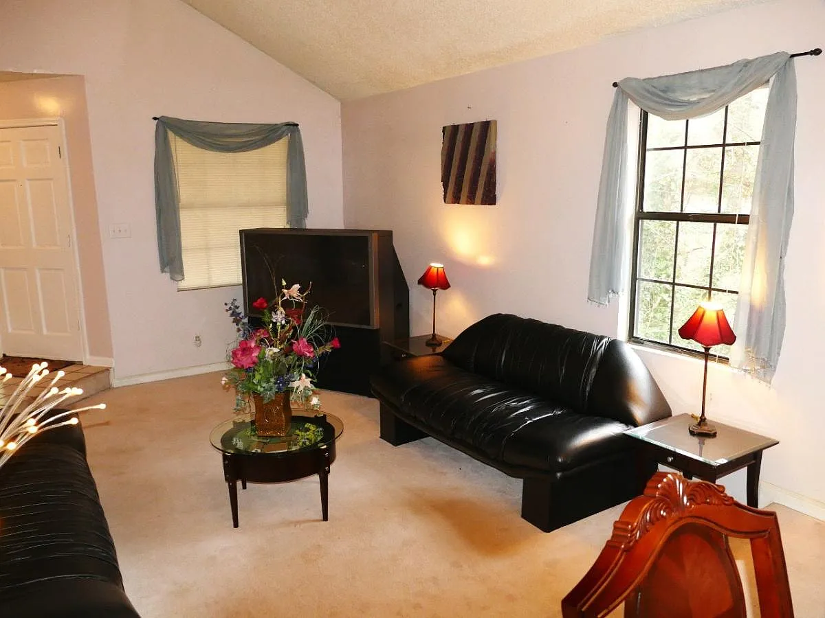 564 Lake Dr — Photo 4