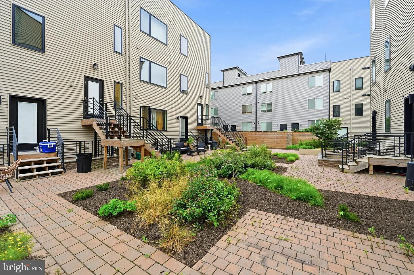 2 bed, 1.0 bath, 768 sqft, $1,650 — Photo 2