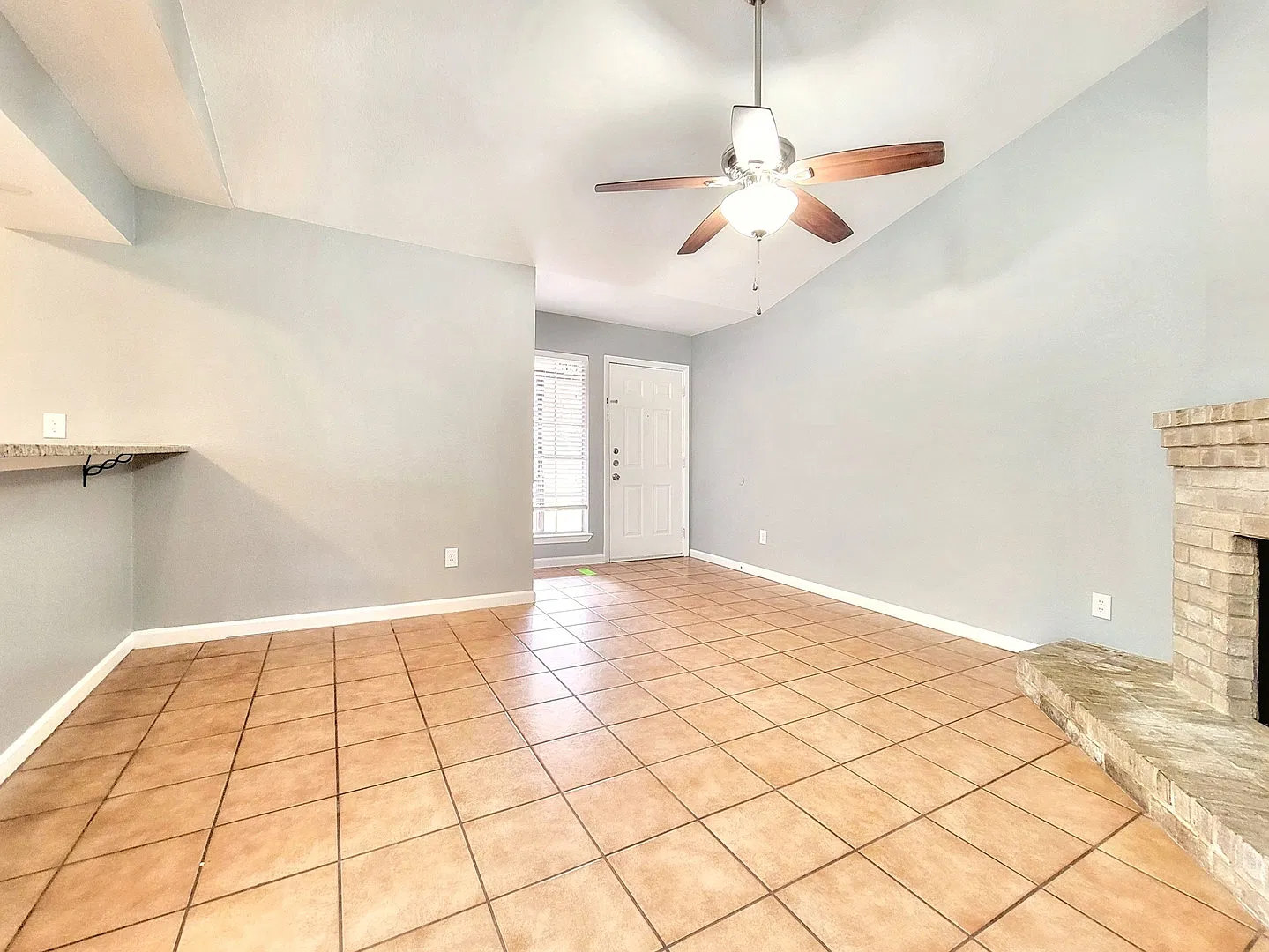 2206 Cedar Bend Dr — Photo 2