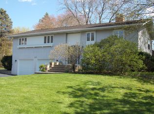 219 Country Ln, Cary, IL 60013