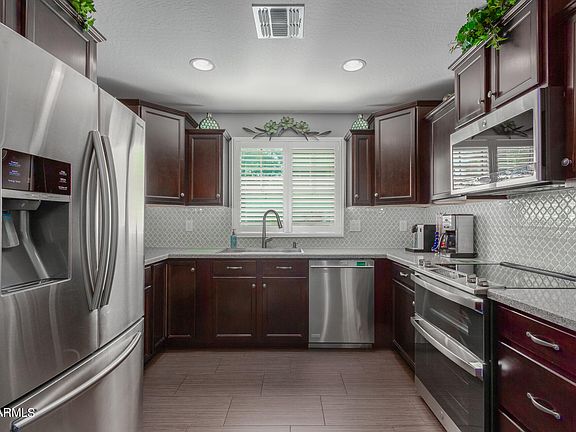 3rd image of 2506 E VERMONT Drive