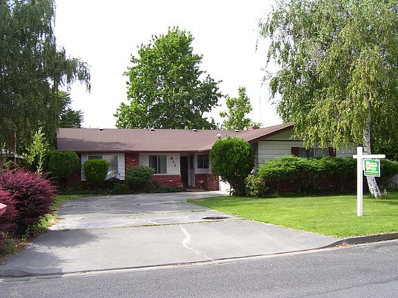 2nd image of 816 E Elm St