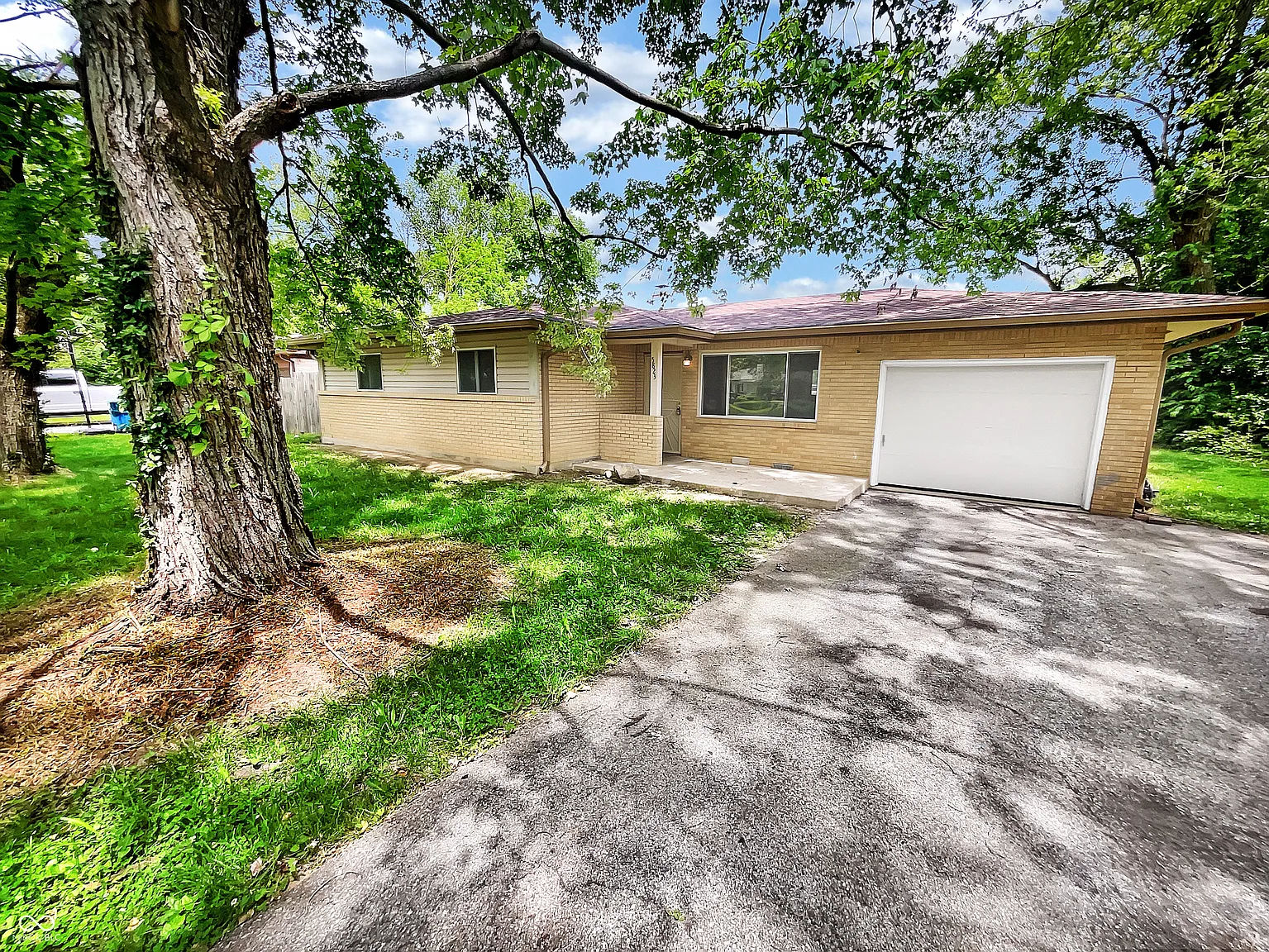 5823 N Victoria Dr photo 1