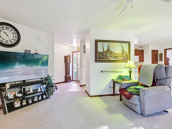 4th image of 100 Oxford Ln #100