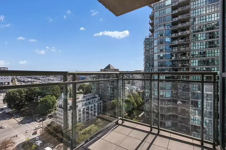 2 bed, 2.0 bath, 939 sqft, $3,500 — Photo 2