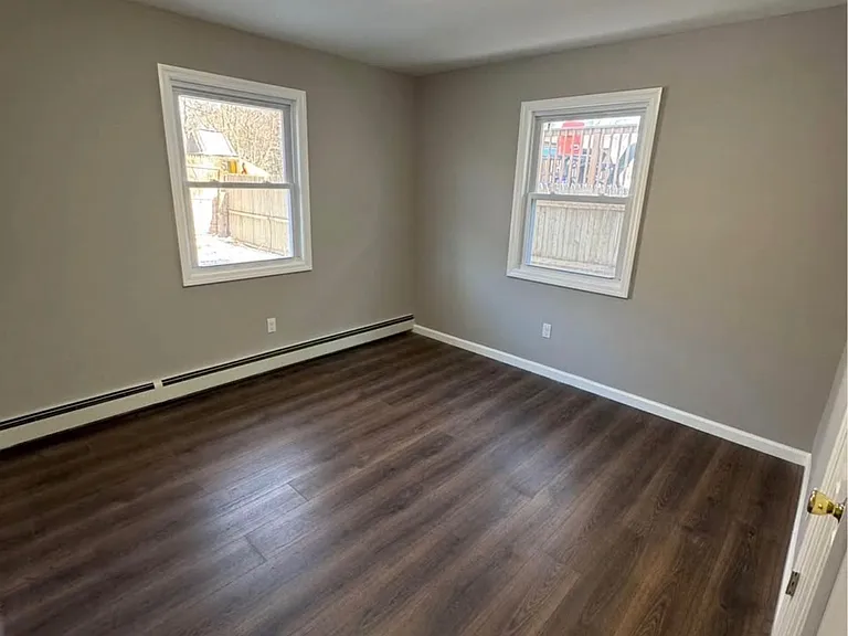 207 Mastic Blvd — Photo 7