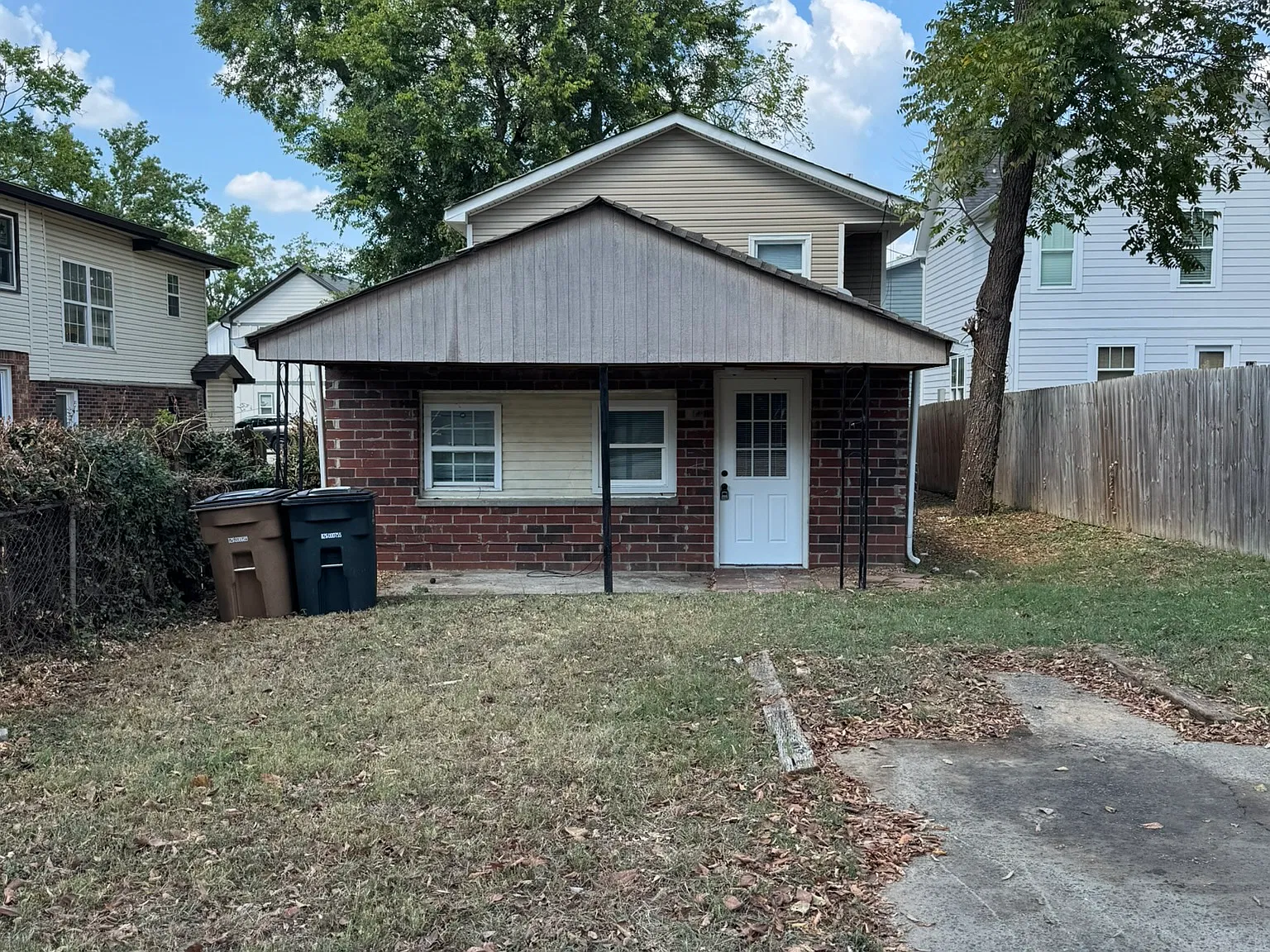 2406 Hyde St — Photo 2