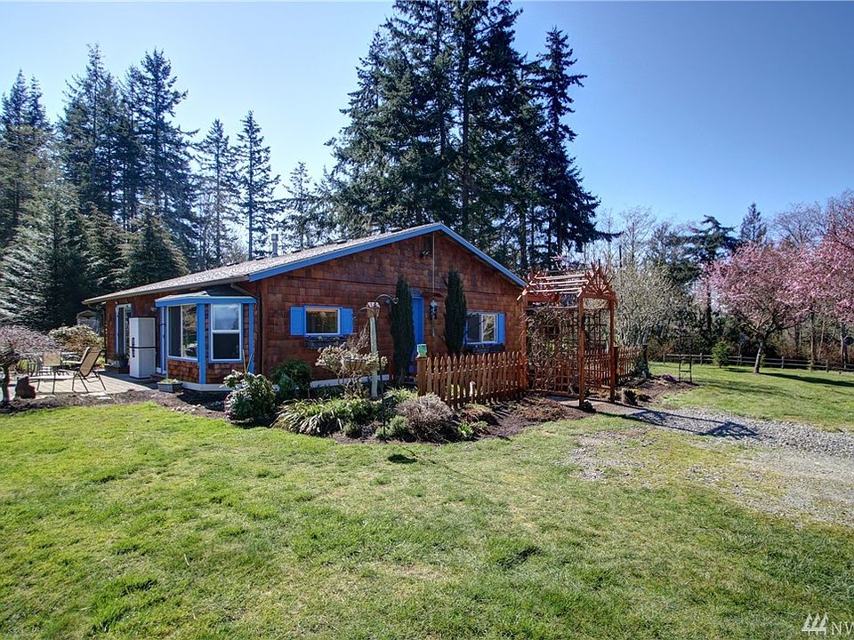 Immaculate Cottage on 5 Acres.