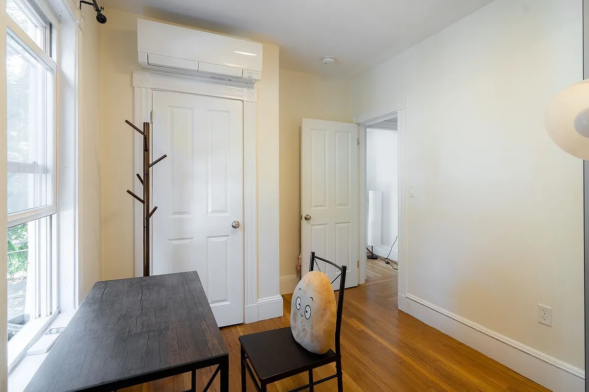Building Photo - 4 Hardwick St #2