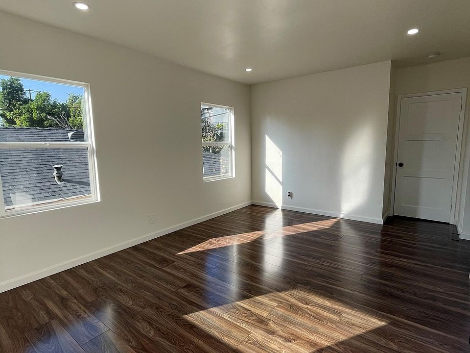 1st image of 14161 Friar St #1/2
