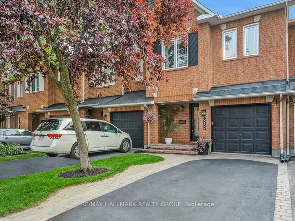 6252 Sablewood Pl, Ottawa, ON K1C 7M5
