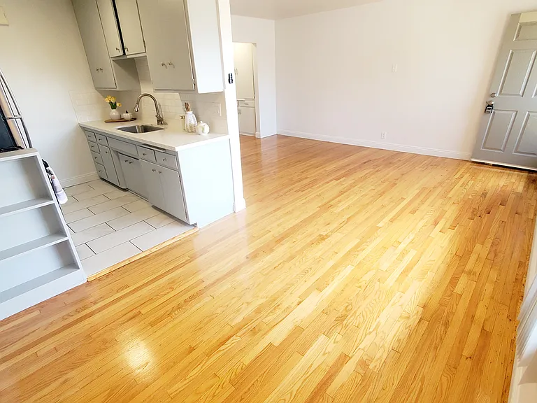 330 Orizaba Ave #4 — Photo 4