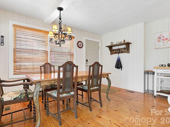 4th image of 218 Hickory Ln