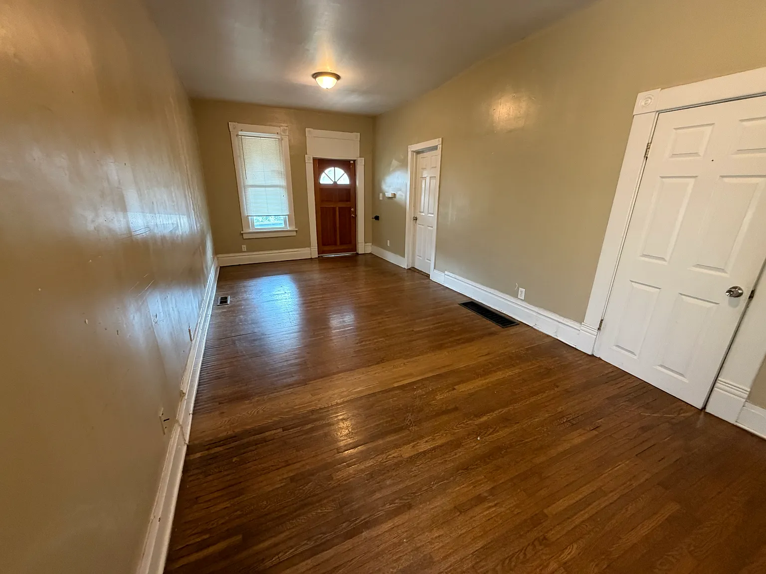 1490 Indianola Avenue — Photo 3