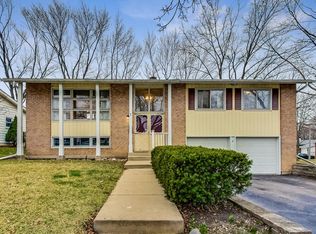 1 Eastgate Ct, Woodridge, IL 60517