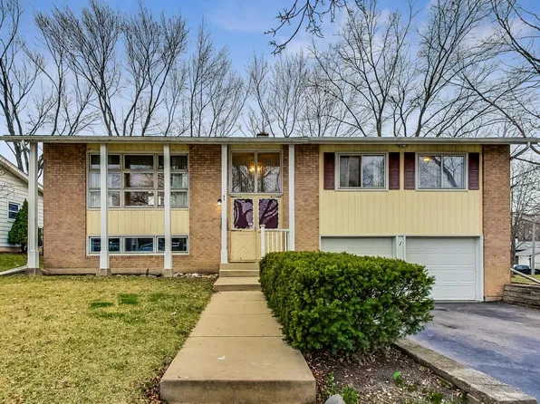 1 Eastgate Ct, Woodridge, IL 60517