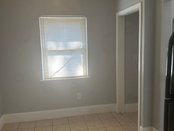3rd image of 432 Sylvania Ave