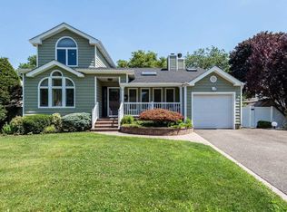 37 Elderberry Rd, Syosset, NY 11791