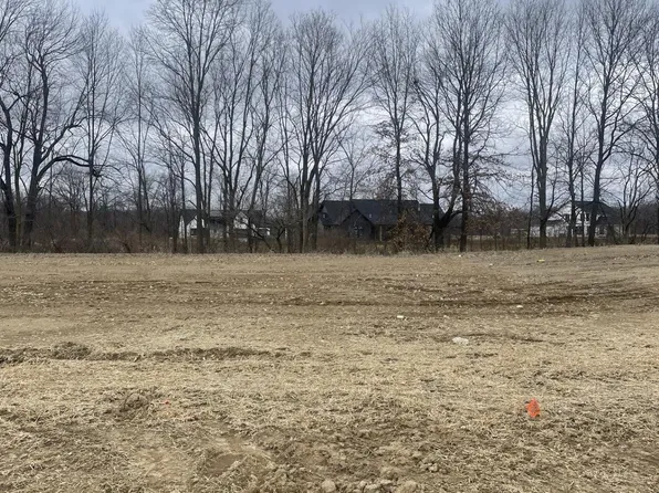 555 E Basalt Dr, Huntertown, IN 46748