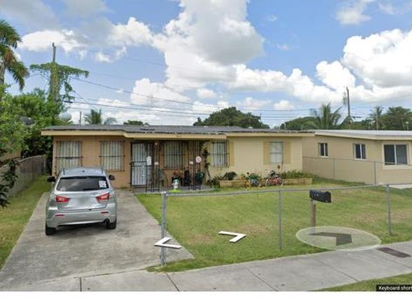 563 NW 10th St