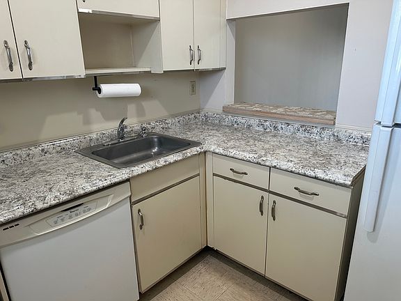 5th image of 11301 SW 200th St #305-C