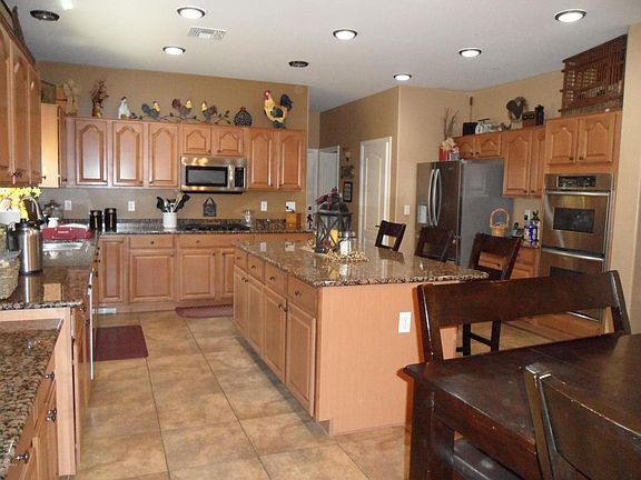 5th image of 868 E Julie Ave