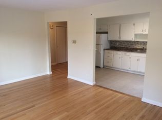 24 Hillside Ave, Metuchen, NJ 08840