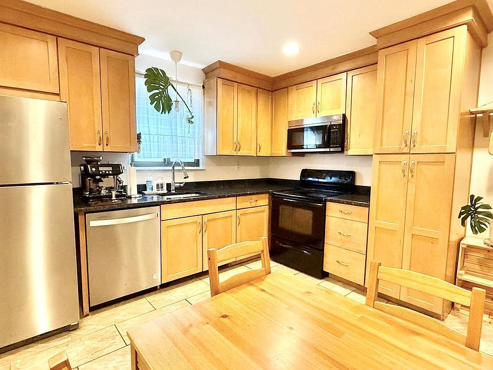 1st image of 415 Meadow Woods Ln