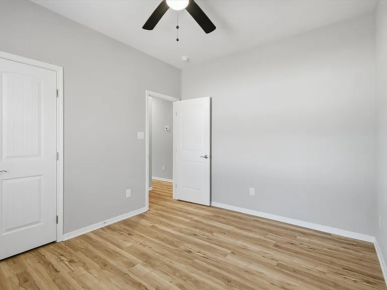 205 N Bay Ave #B — Photo 21