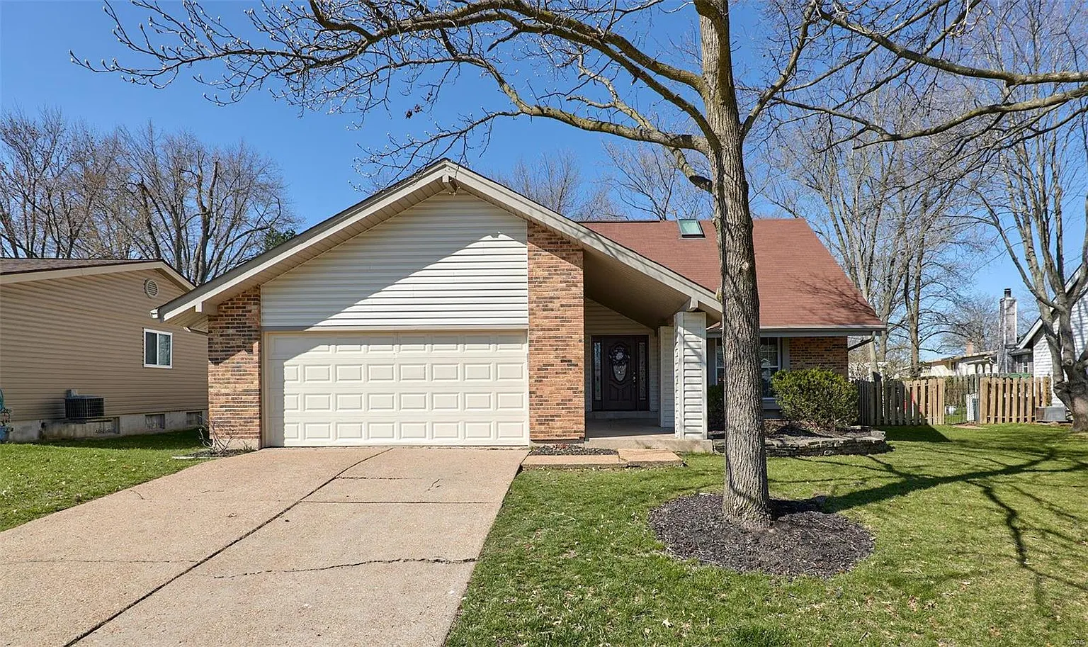 407 Woodrun Dr photo 1