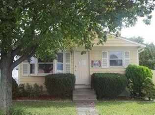 70 Courtney Ave, Pawtucket, RI 02861
