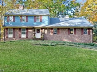 3 Larson Ln, Warren, NJ 07059