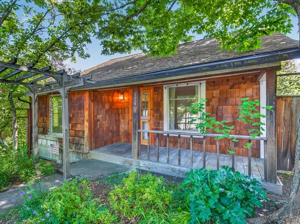 324 Liberty St, Ashland, OR 97520